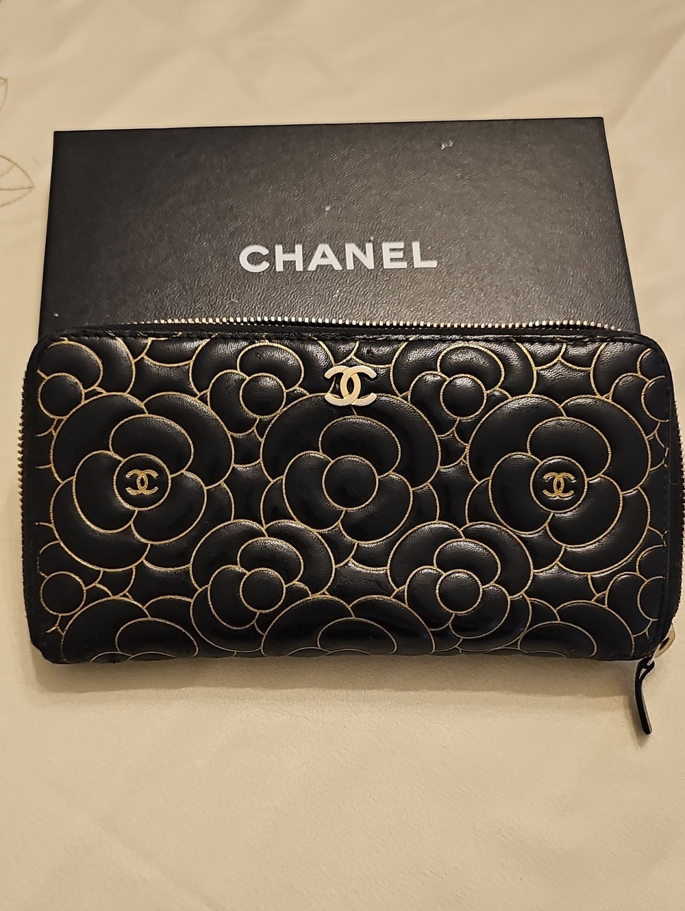 CHANEL Camellia Leather Wallet - Picture 8 of 9